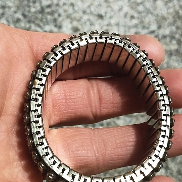 VINTAGE 60s 3-ROW RHODIUM PLALTED PRONG SET RHINESTONE EXPANDABLE 6-7" BRACELET - Picture 5 of 9